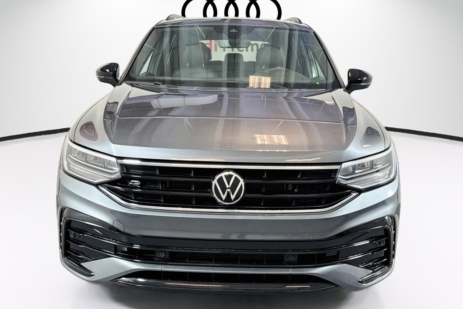 Used 2022  Volkswagen SE R-Line Black image 2