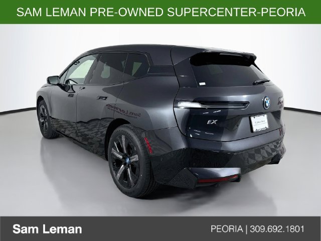 Used 2025 Gray BMW xDrive50 image 5