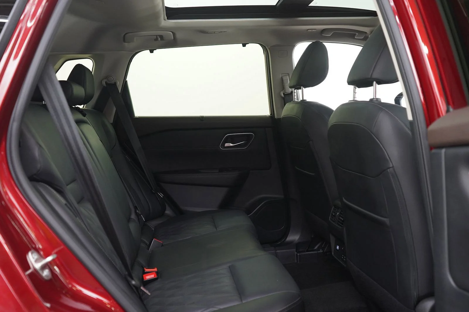 Used 2023 Scarlet Ember Tintcoat Nissan Platinum image 13