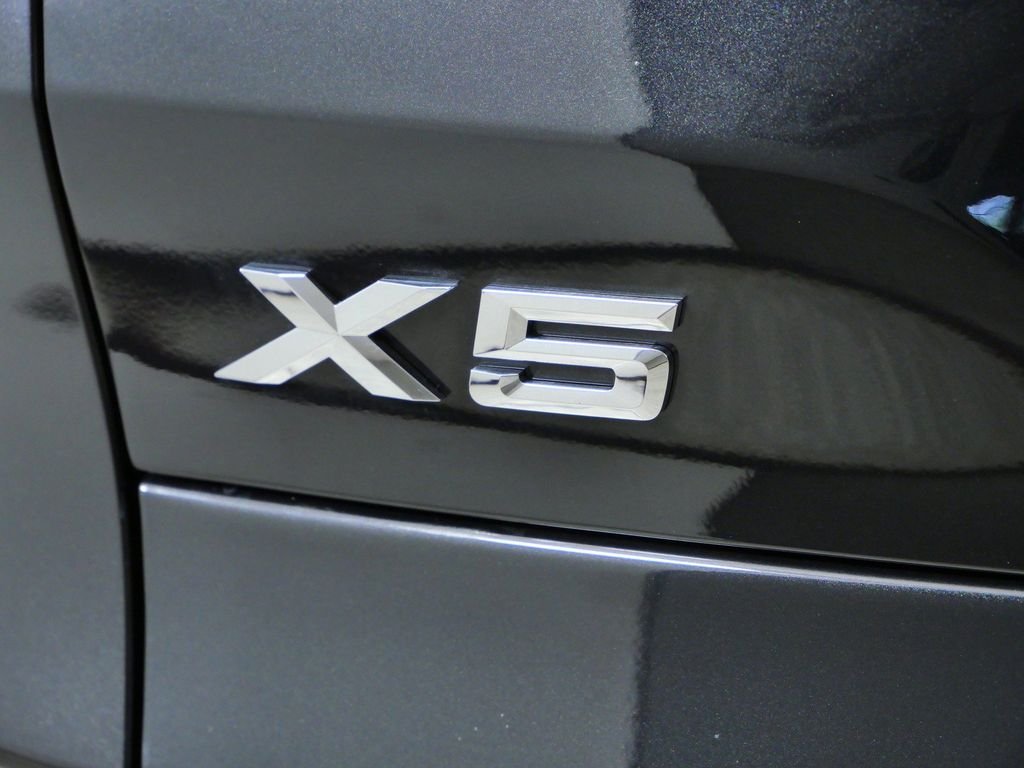 New 2026 Black Sapphire Metallic BMW xDrive40i image 12