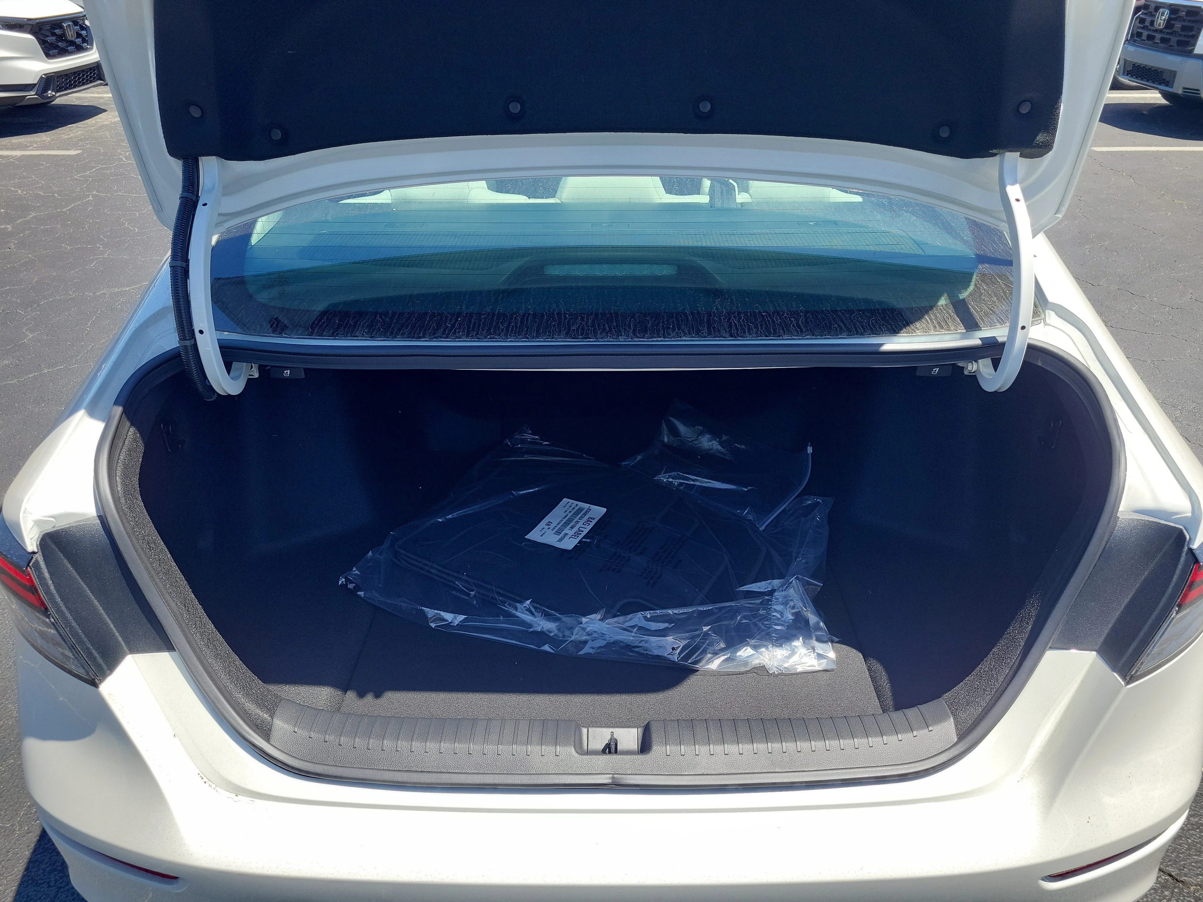 New 2026 Platinum White Pearl Honda SE image 17