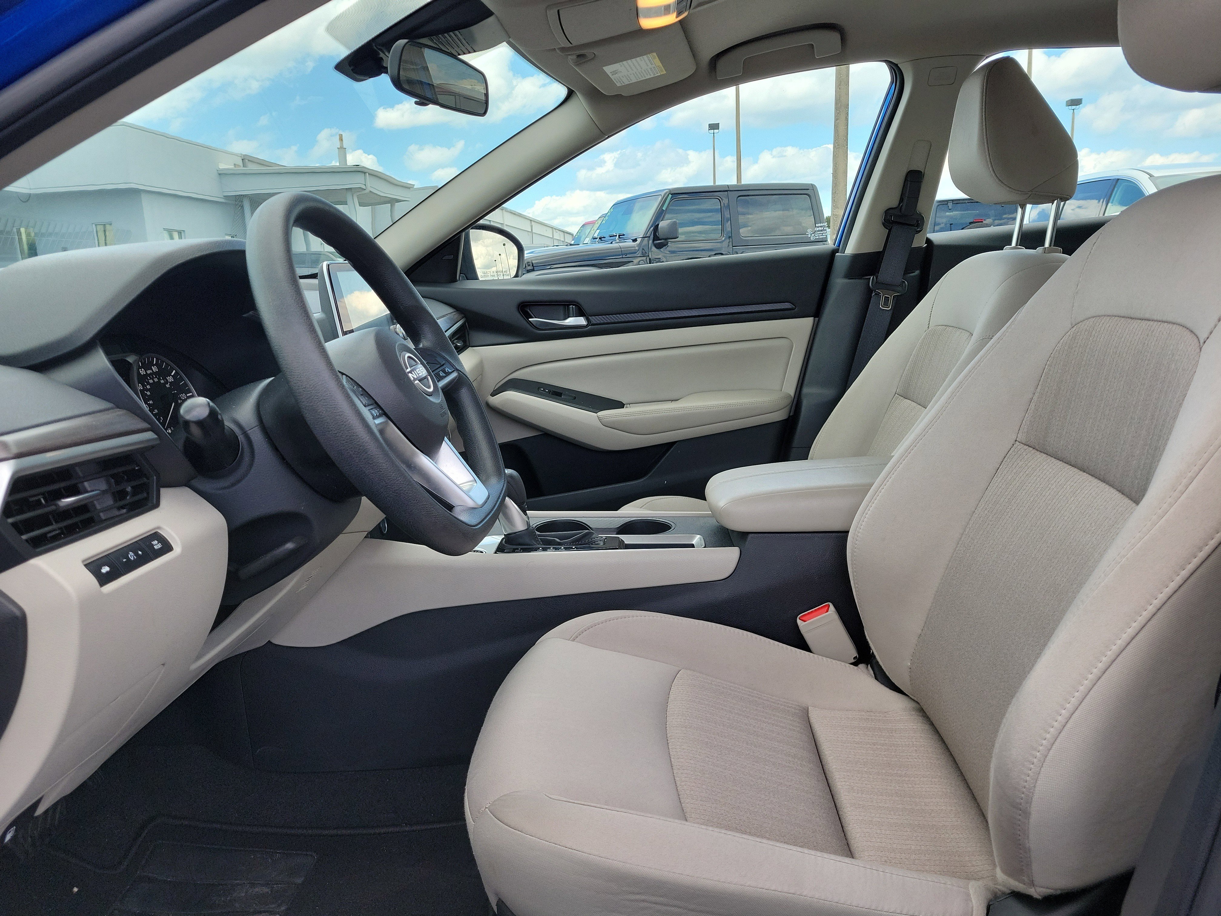 Used 2025 Bluestone Pearl Nissan SV image 13