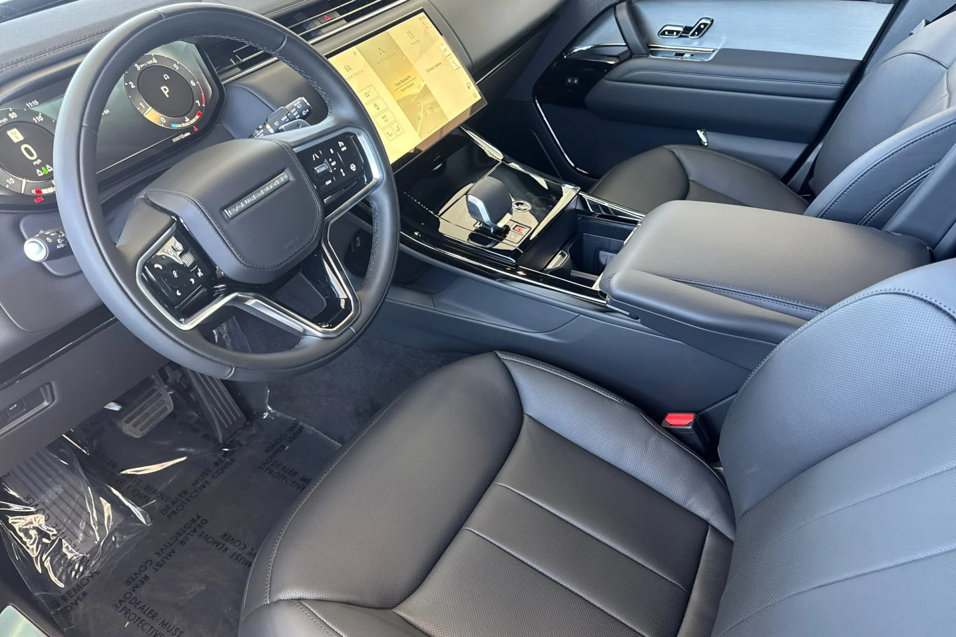 New 2026 SANTORINI BLACK Land Rover SE image 13
