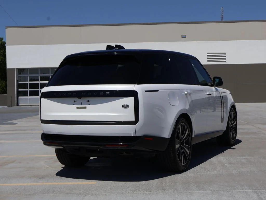 Used 2023 Ostuni Pearl White Land Rover SE image 7