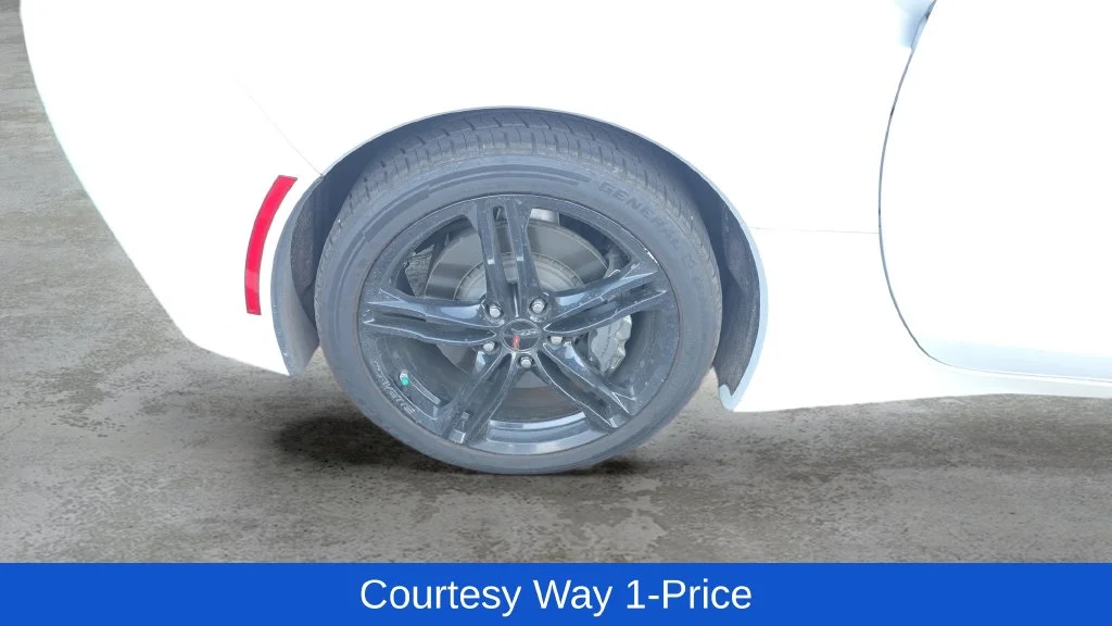 Used 2017 White Chevrolet Stingray image 11