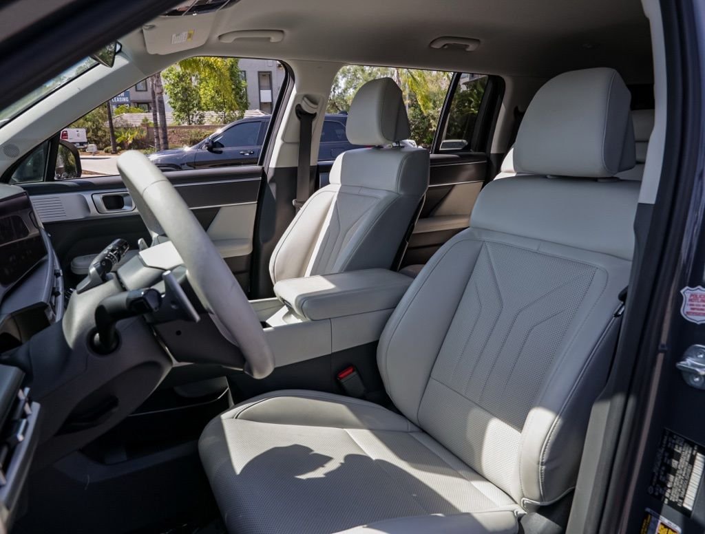 Used 2025 Gray Hyundai SEL image 15