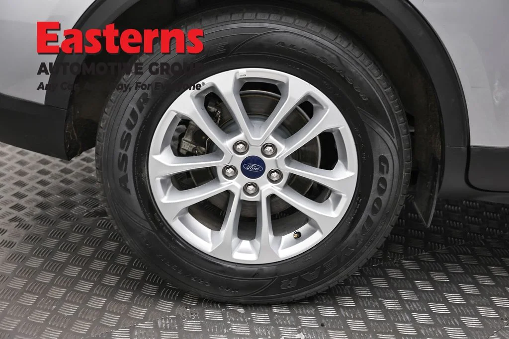 Used 2022 Silver Ford SE image 31