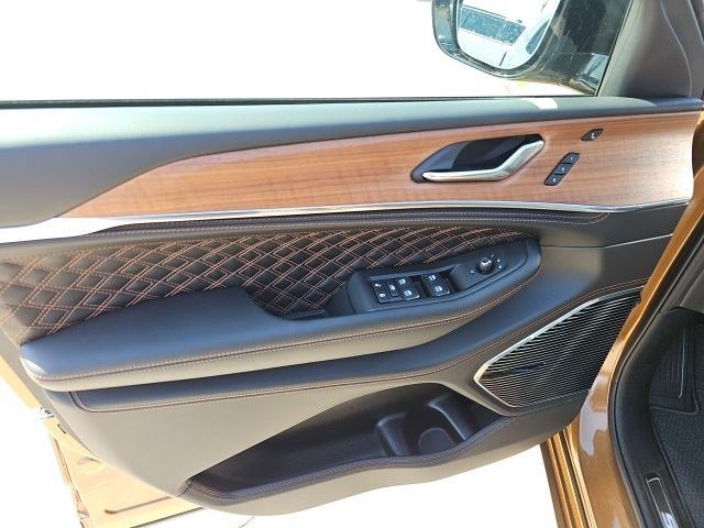 Used 2026 Copper Shino Metallic Clearcoat Jeep Summit image 18