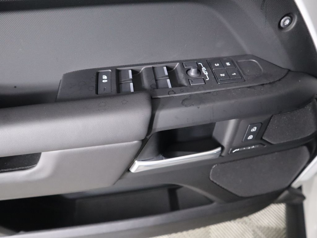 2025 Land Rover Defender S - Photo 25