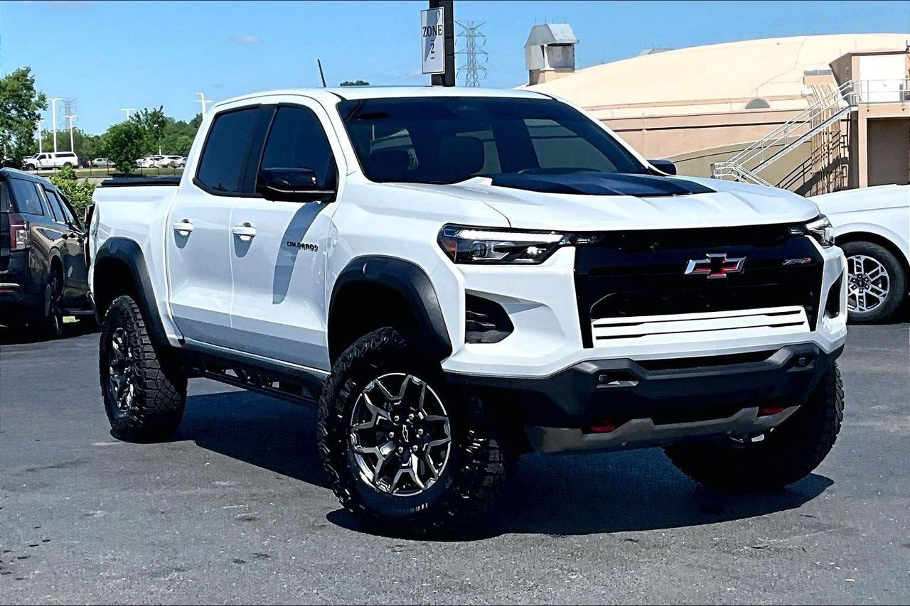 Used 2023 Summit White Chevrolet 4WD Crew Cab Short Box ZR2 image 38
