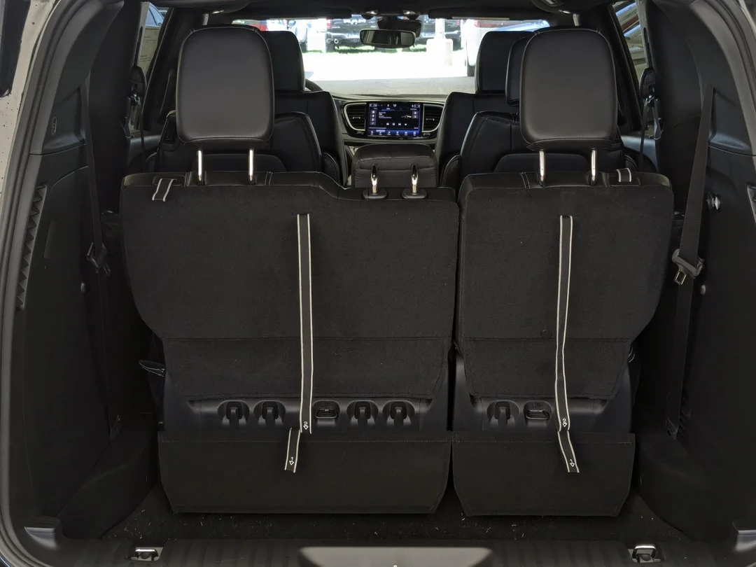 New 2026 Black Chrysler Select - - AWD - Full Sunroof - S Appearance - 360 Camera - Remote Start & More! image 28
