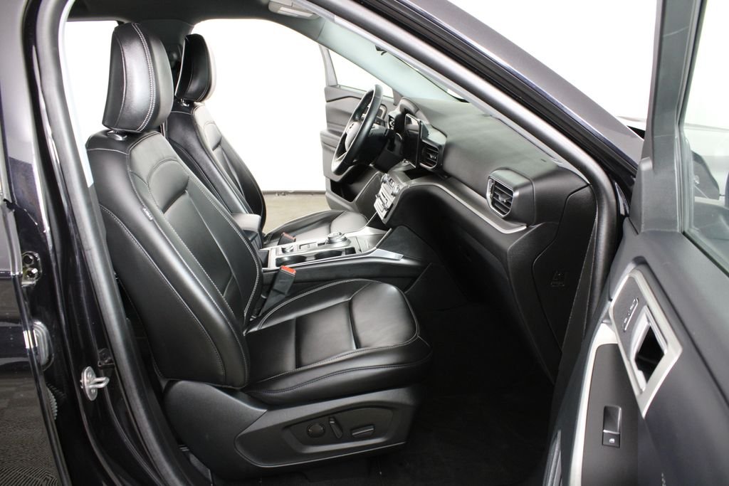 Used 2023 Black Ford XLT image 18