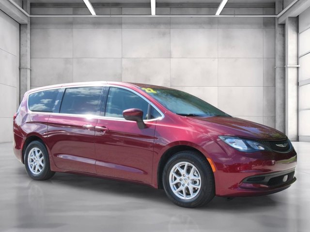2022 Chrysler Voyager LX