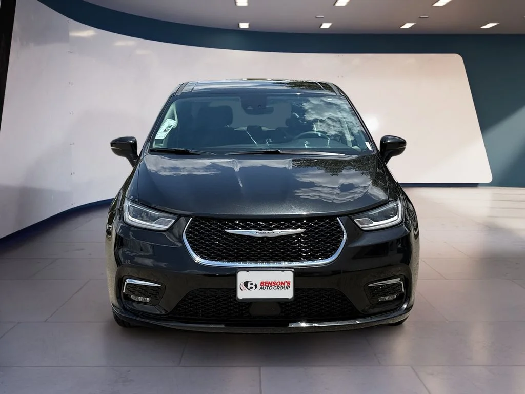 Used 2023 Black Chrysler Touring L image 8