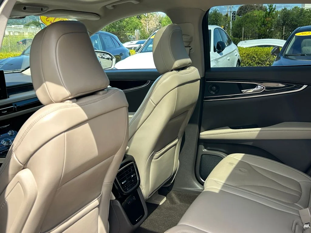 Used 2023 Beige Lincoln Reserve image 31