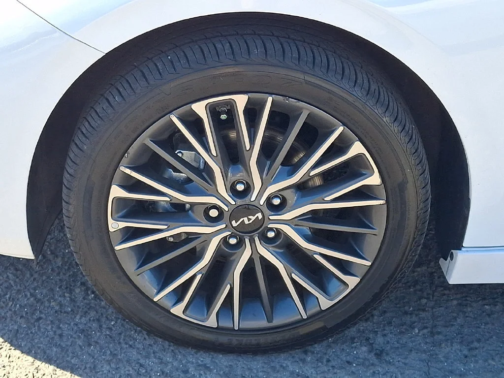 Used 2024 White Kia GT-Line image 29