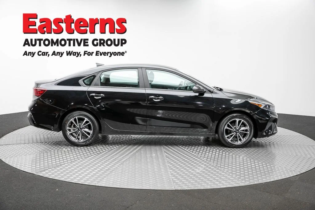 Used 2023 Black Kia LXS image 4