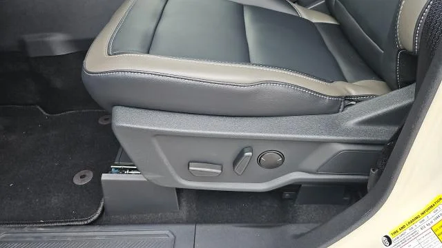 New 2025 Desert Sand Ford Outer Banks 4WD image 25