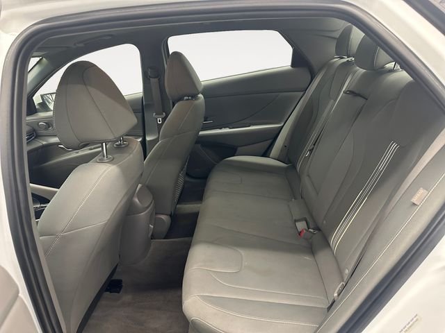 Used 2025 White Hyundai SEL Convenience image 13