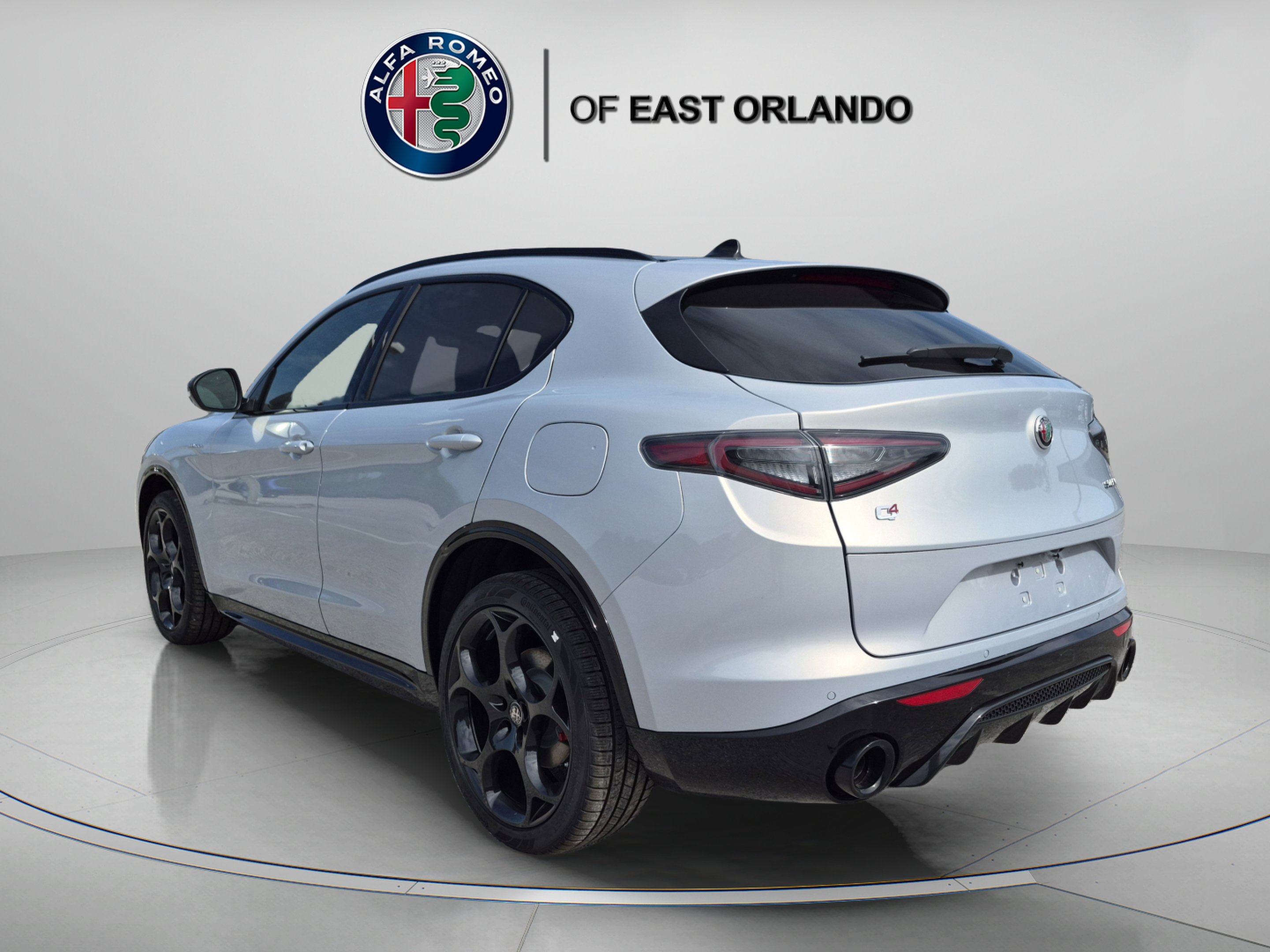 New 2026 Moonlight Gray Metallic Alfa Romeo  image 5