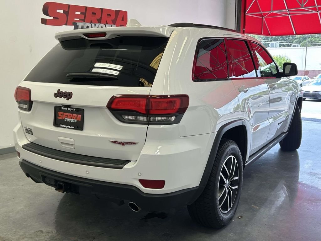 Used 2018 White Jeep Trailhawk image 3