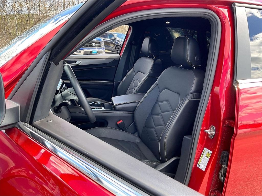 Used 2024 Aurora Red Metallic Volkswagen 2.0T SE w/Technology image 9