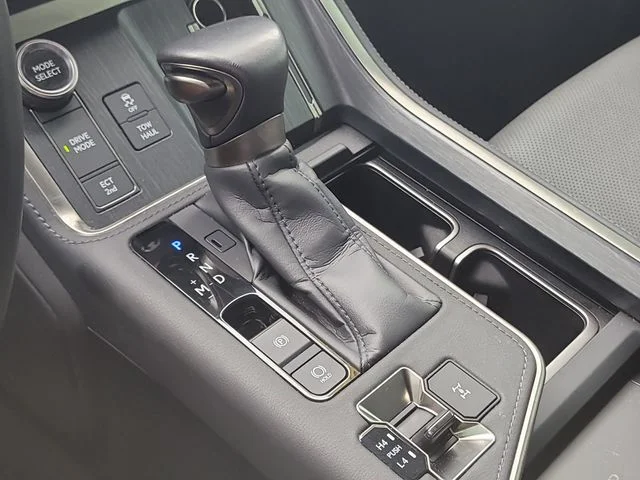 Used 2024  Lexus 550 Premium+ image 29