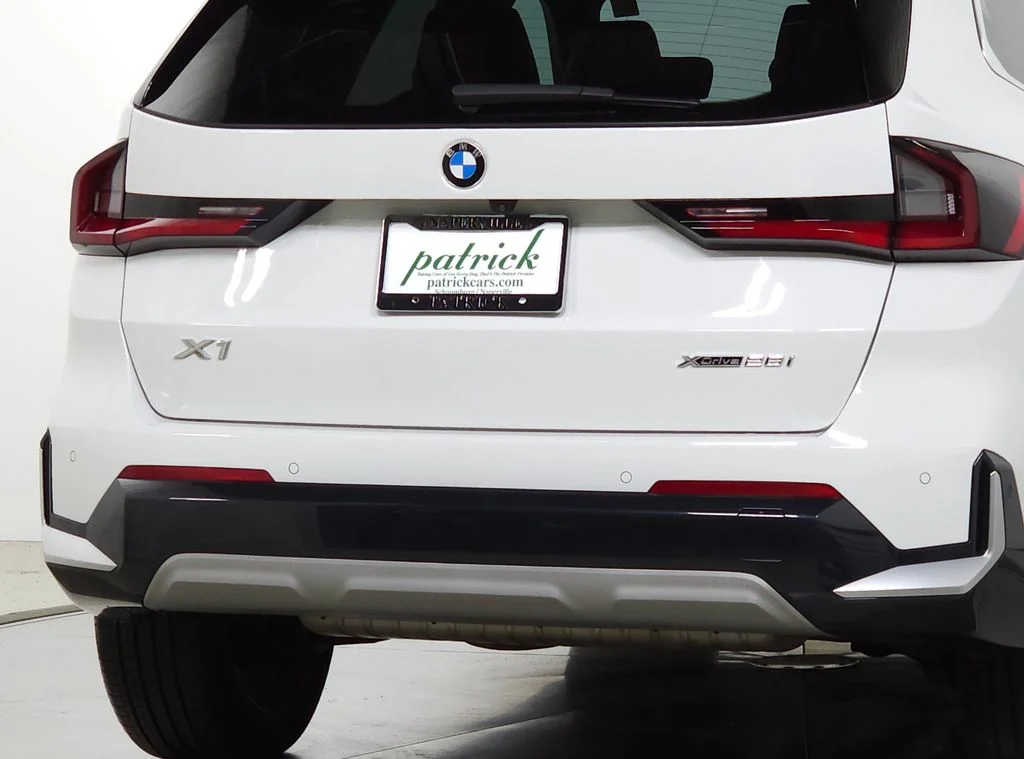 Used 2023 White BMW xDrive28i image 8