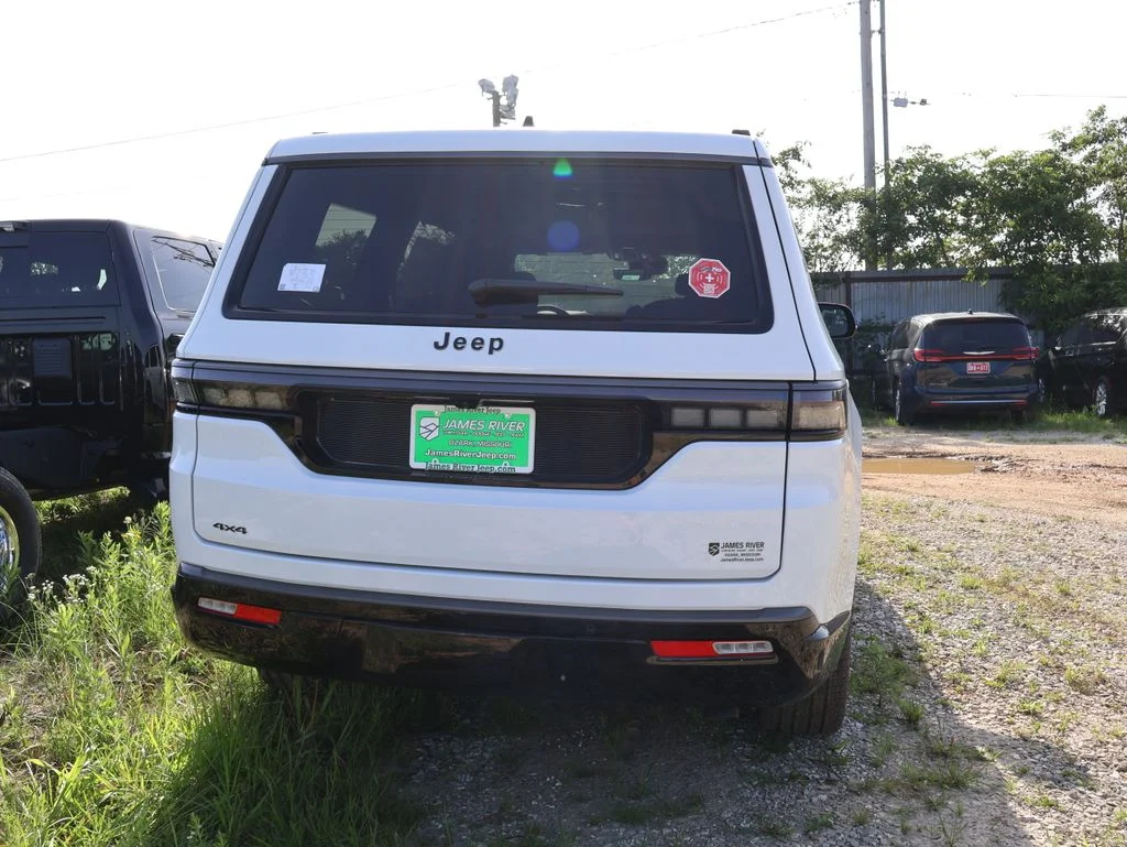 New 2026 Bright White Clear-Coat Exterior Paint Jeep Limited Reserve image 18