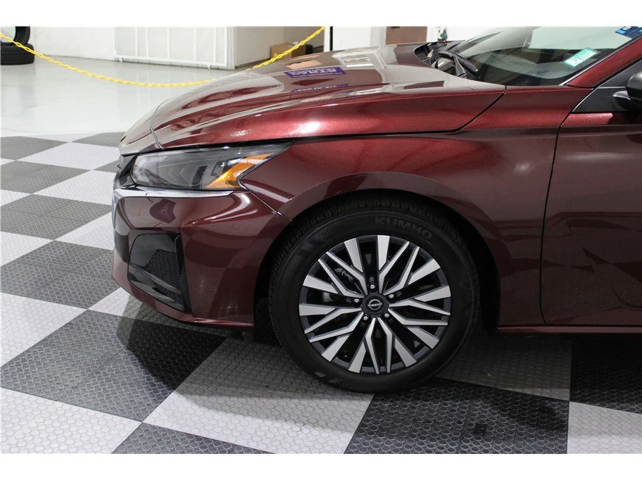 Used 2025 Garnet Pearl Metallic Nissan SV image 9