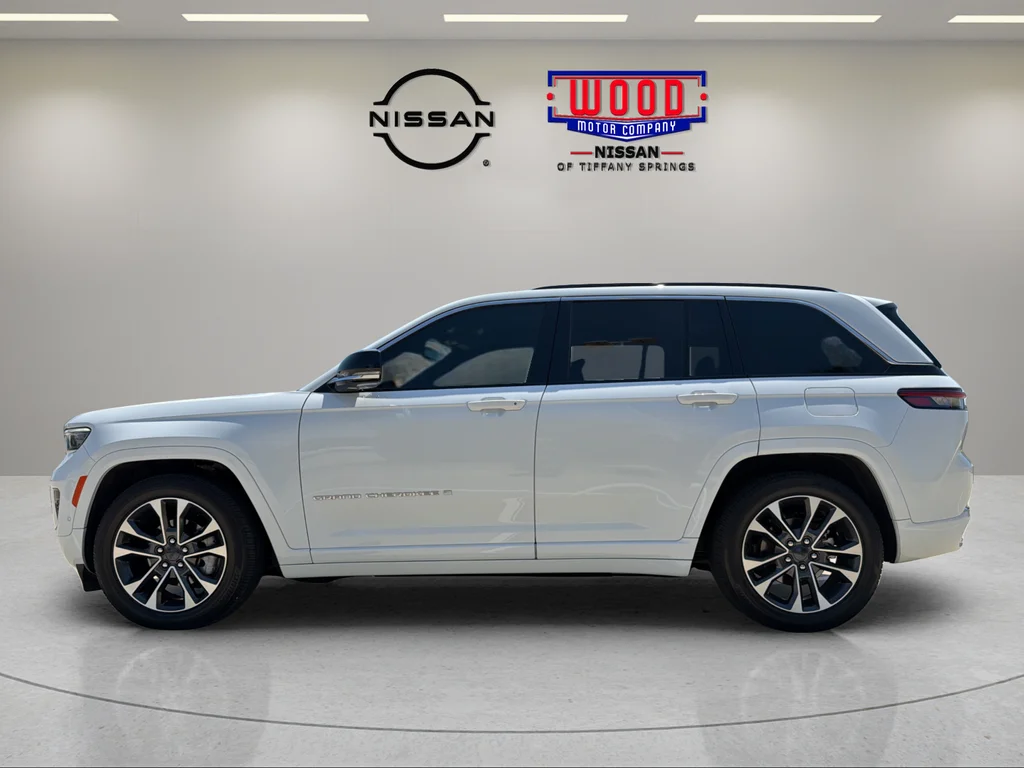 Used 2025 White Jeep Overland image 3