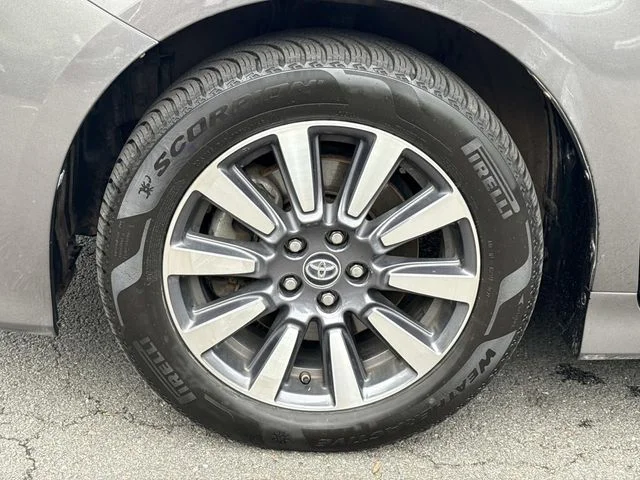 Used 2020 Gray Toyota XLE image 10