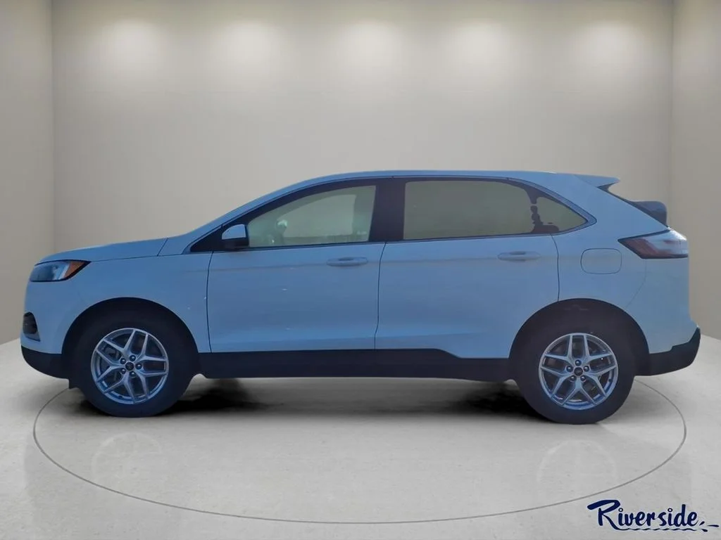 Used 2024 White Ford SEL image 5