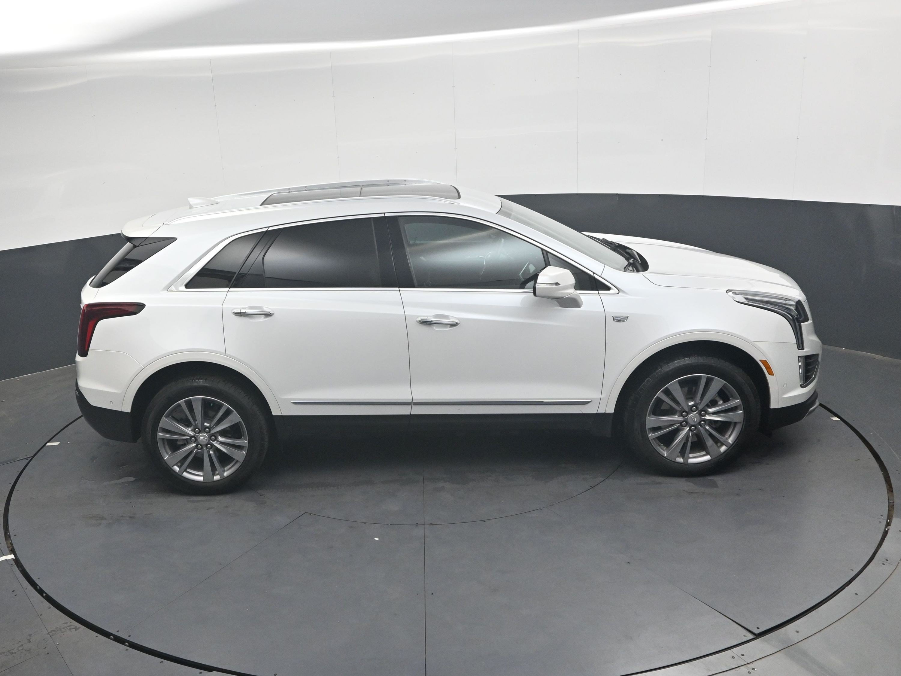 Used 2024 Crystal White Tricoat Cadillac FWD Premium Luxury image 22
