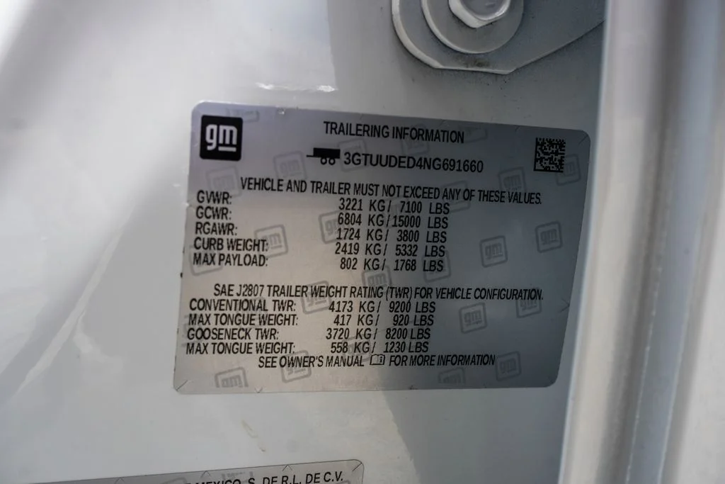 Used 2022 White GMC SLT image 42