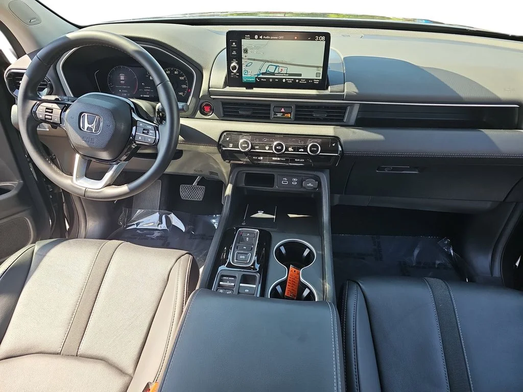 Used 2023  Honda Touring image 9