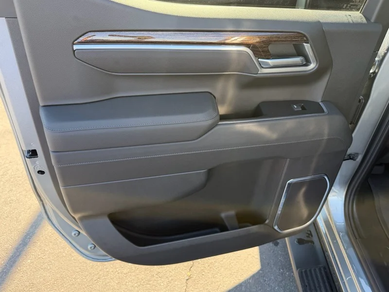 New 2026 Sterling Metallic GMC Elevation image 20