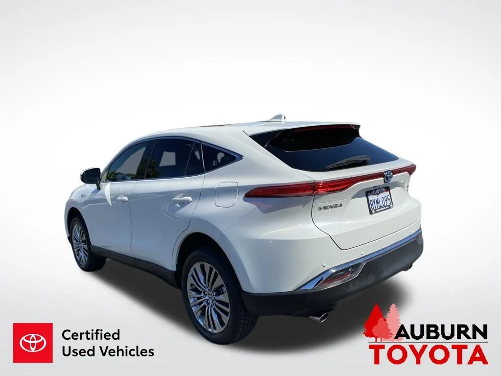 Certified Used 2021 Blizzard Pearl Toyota Limited image 6