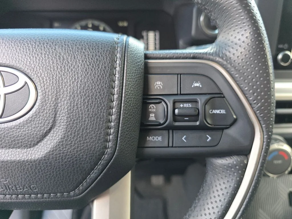 Used 2025  Toyota SR5 image 31