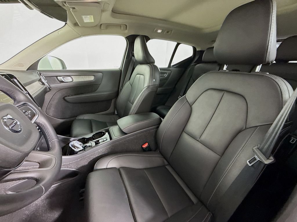 Used 2025 White Volvo B5 Plus Bright Theme image 5