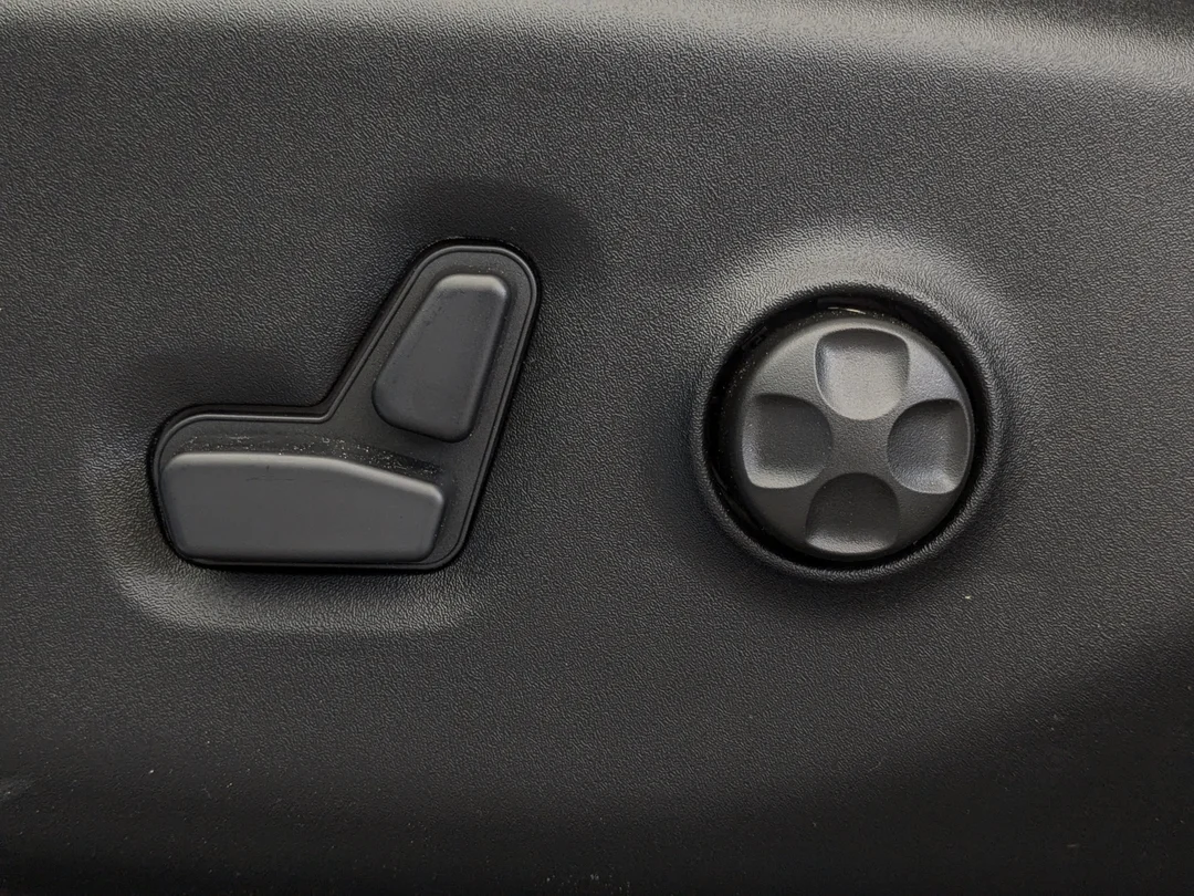 New 2026 White Chrysler Select - - AWD - 3.6L Pentastar V6 - Adaptive Cruise Control - Blind Spot Monitor & More! image 14