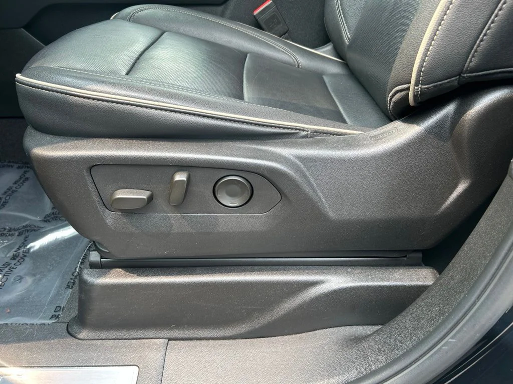 Used 2024 Black GMC SLT image 17