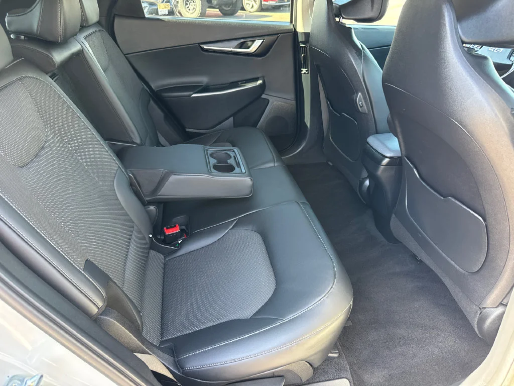 Used 2024 White Kia Light image 16