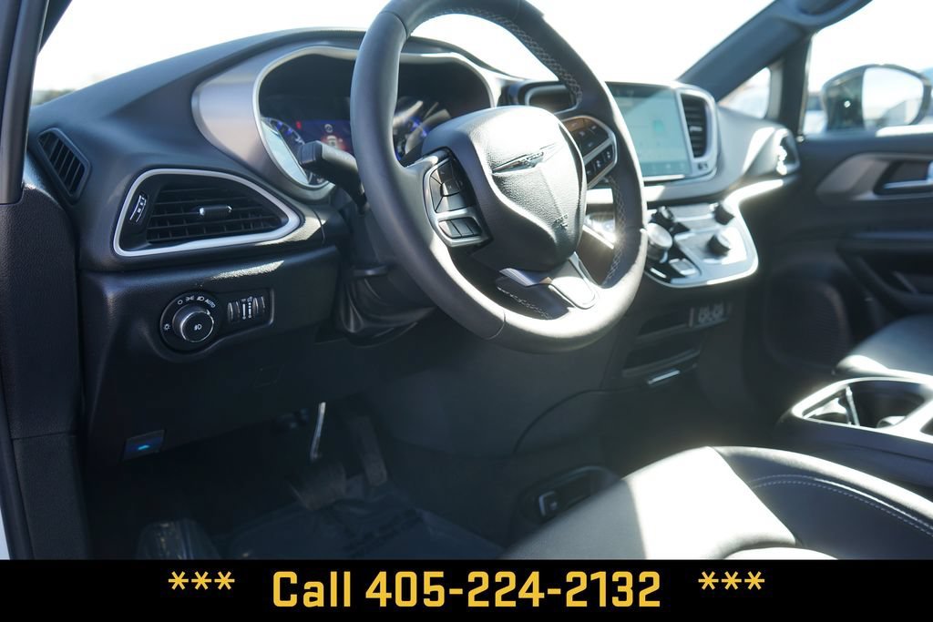 2025 Chrysler Pacifica Select - Photo 15