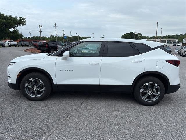 Used 2025 Summit White Chevrolet 2LT image 31