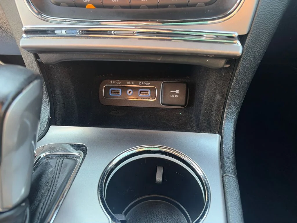 Used 2020 White Jeep Laredo E image 35