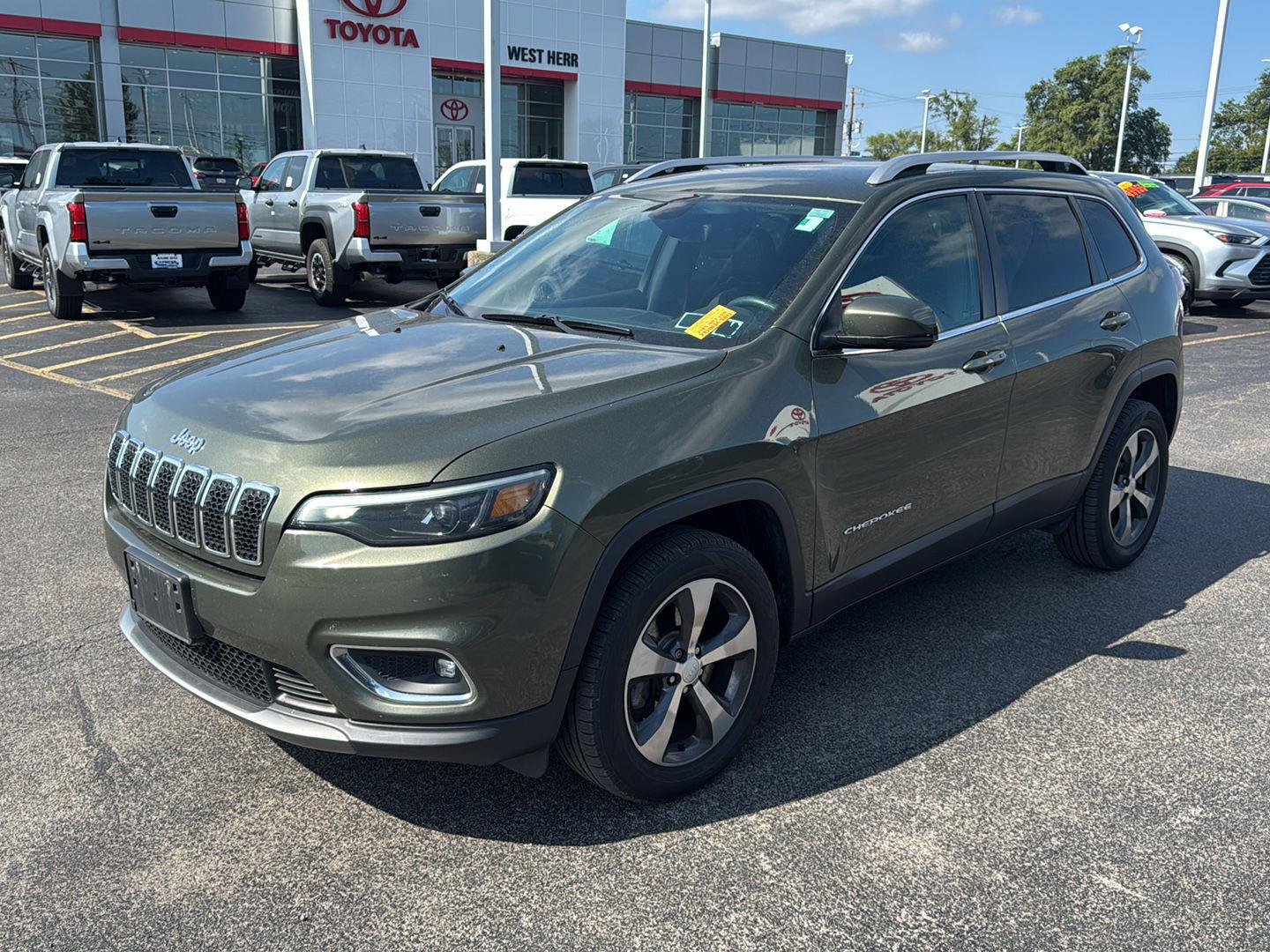 Used 2019 Olive Green Pearlcoat Jeep Limited image 3