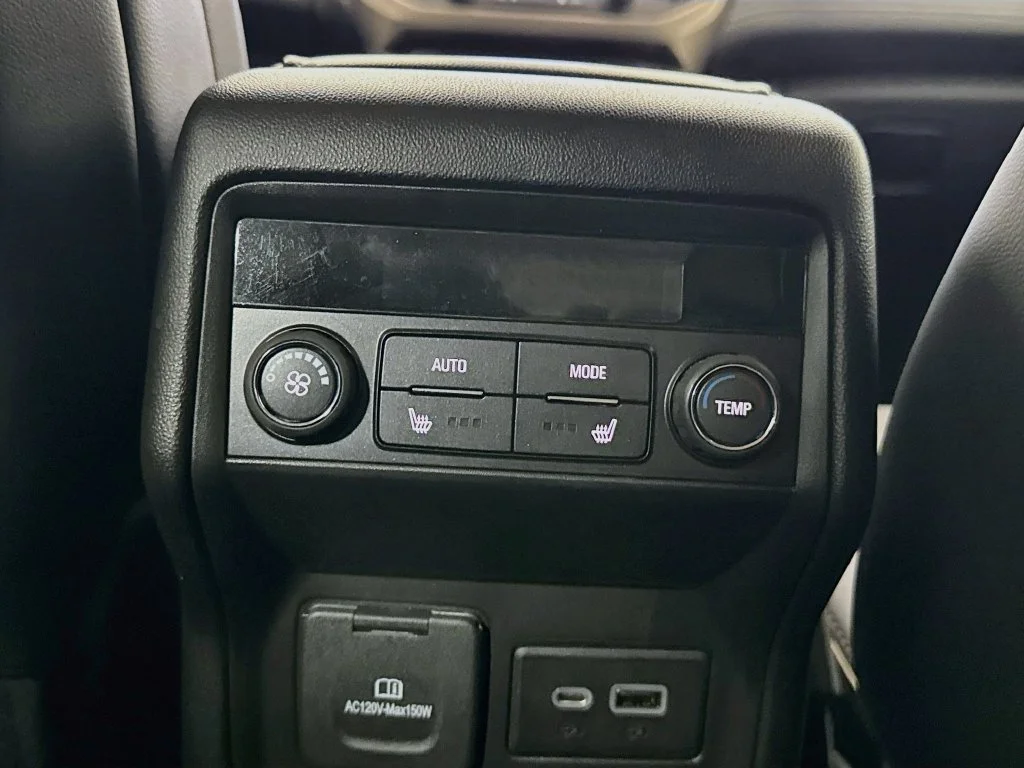 Used 2023 Silver GMC Denali image 31