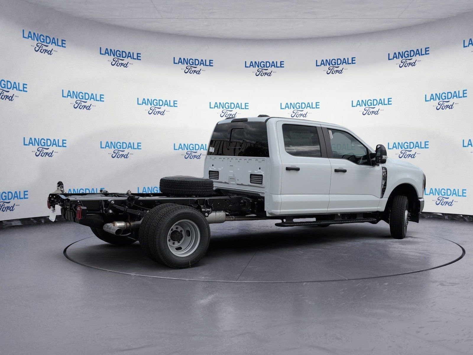 New 2026 Oxford White Ford XL image 4