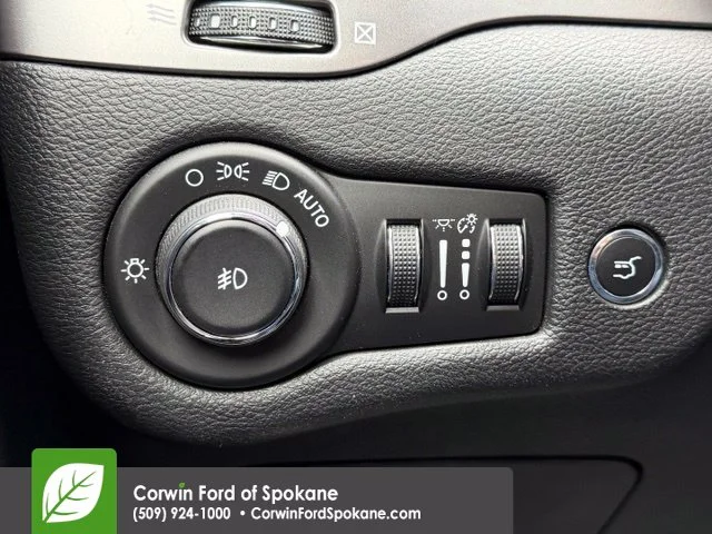 Used 2019 Granite Crystal Clearcoat Metallic Jeep Latitude Plus image 26